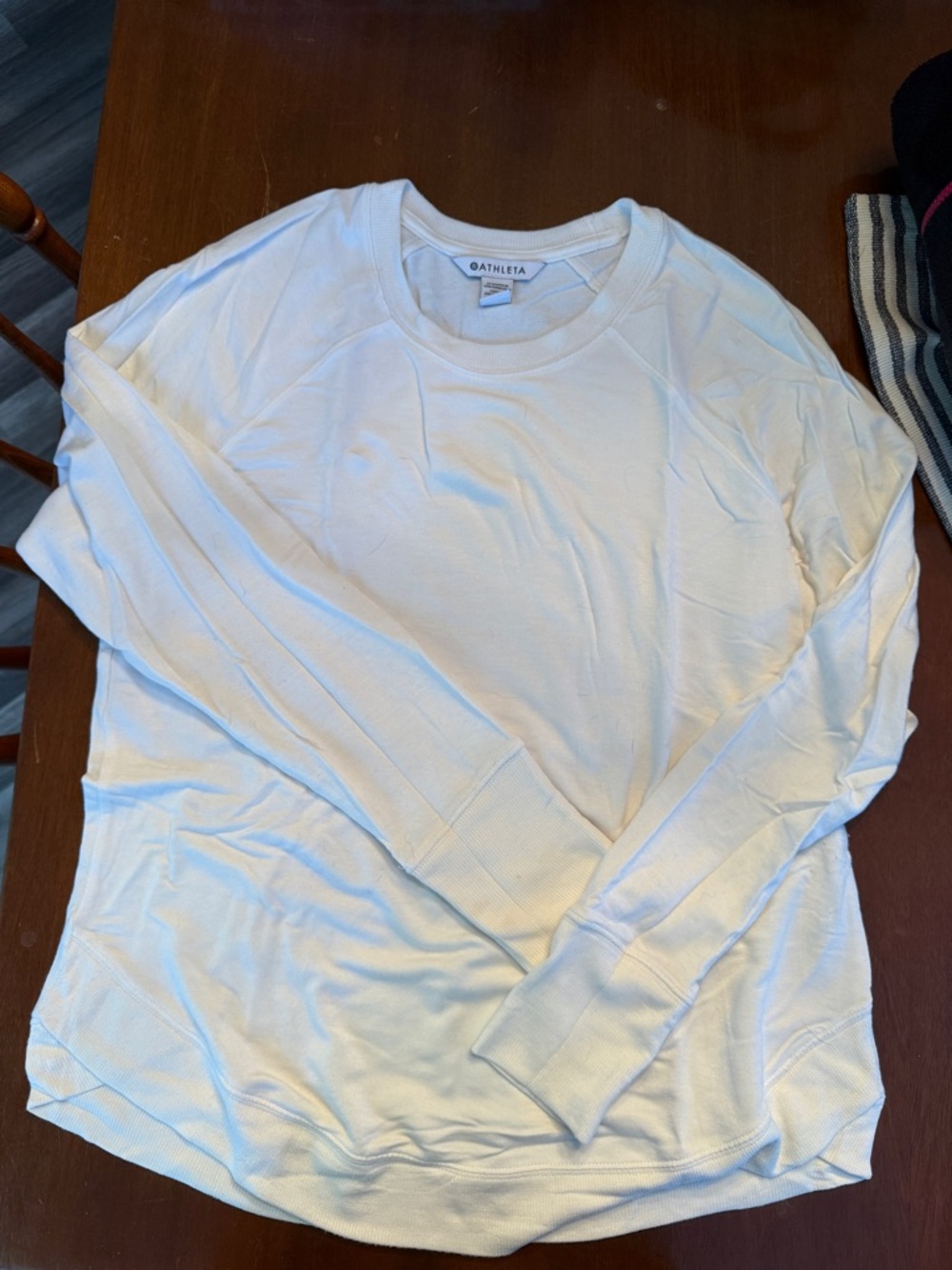 Athleta size medium White Crewneck Long Sleeve Pullover